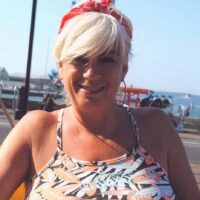 Femme mûre de 71 ans à Lyon cherche un homme respectueux pour une rencontre coquine sensuelle et discrète