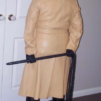 Dominatrice à Lyon mince et cultivée cherche esclave soumis sérieux pour relation BDSM avec règles