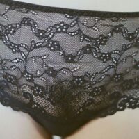 Femme soumise à Lyon cherchant relation BDSM soft avec homme aimant le cuir sans donjon